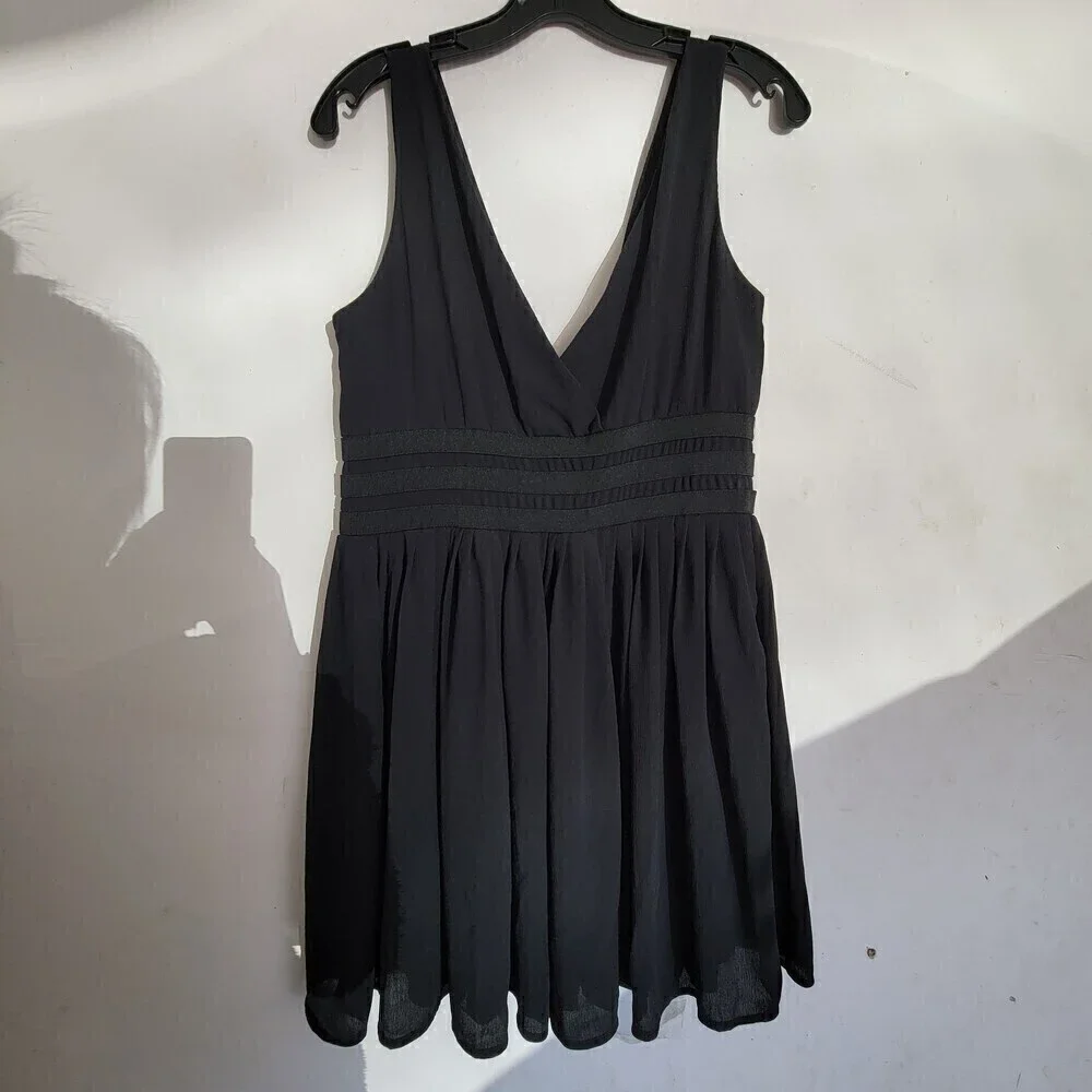 BB Dakota Sandrine Black Sleeveless V Neck Mini Cocktail Swing Dress Size Small